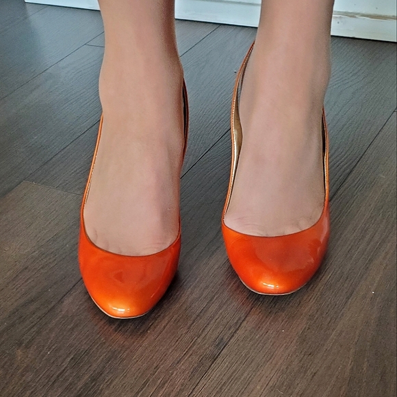 ๐ HOST PICK ๐ Guess by Marciano Patent Leather Slingback Heels - Picture 2 of 13